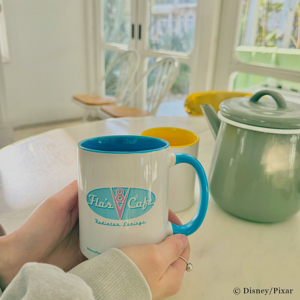 Pixar】Flo'sV8 Cafe/マグカップ(PONEYCOMB TOKYO) | PONEYCOMB TOKYO